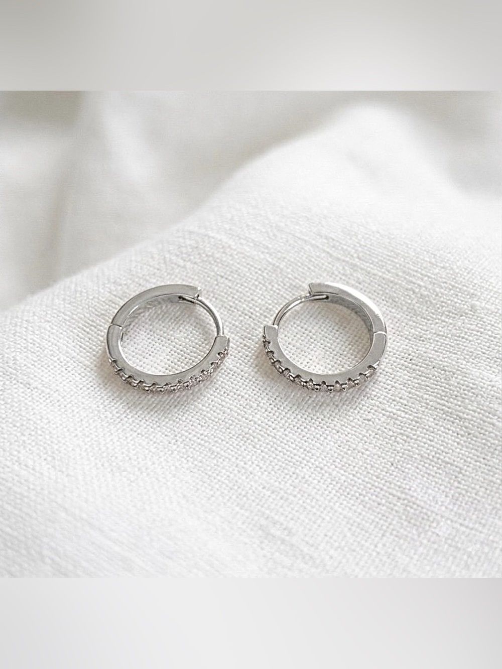 Silver plated women’s 12mm hoop Huggie cubic zirconia earrings hypoallergenic - Picture 6 of 6